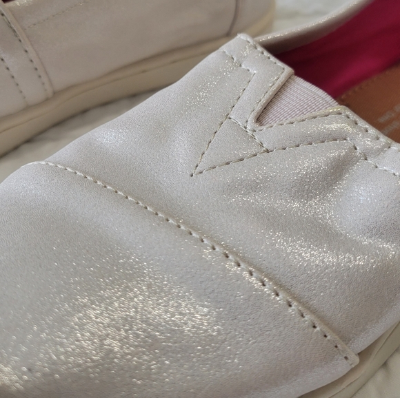TOMS Youth Alpargata Shoes Muted Metallic Pink & Cream Bottom 1 NWOT Rare Color - Picture 9 of 9